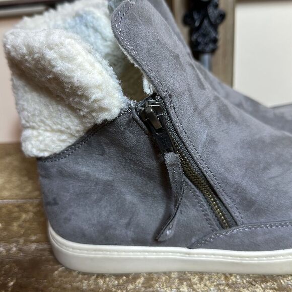 Boots, like new condition 6.5 women - Picture 3 of 6